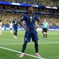 Vini Jr é o 5º brasileiro a fazer gols em todos os jogos da fase de grupos em Copas do Mundo