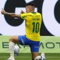 Com gol de Paulinho, Palmeiras mantém boa fase e dispara na liderança