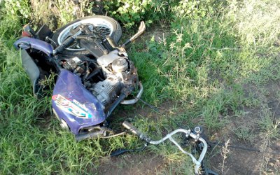 Acidente envolvendo veículo da Prefeitura de Novo Horizonte deixa motociclistas feridos em Fátima