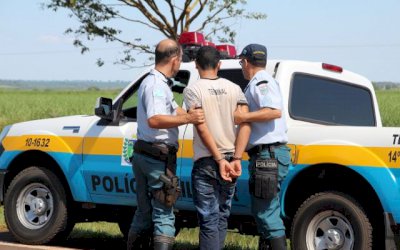 AMANDINA: Após perseguição, rapaz é preso com carro cheio de maconha