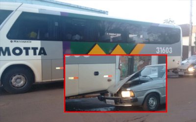 FÁTIMA DO SUL: Mulher colide Belina na traseira de ônibus da Viação Motta que estava estacionado