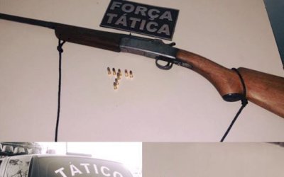 Homem é detido pela Força Tática com espingarda calibre 22