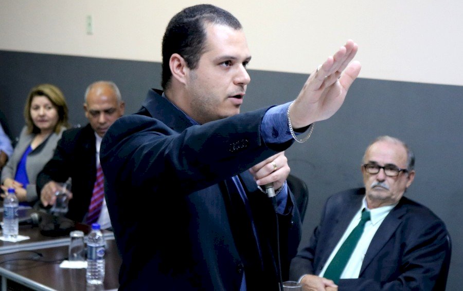 IVINHEMA: Câmara de leis realiza a posse do vereador Dr. Robinson Castilho (VÍDEO)