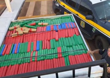 PRF apreende caminhonete roubada com 3,5 ton de maconha