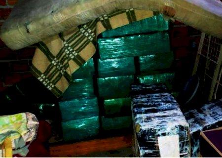 Adolescente atravessa fronteira com mais de 1 tonelada de maconha e é apreendido