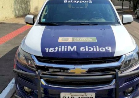Mulher é levada para delegacia após bater em marido e alega sofrer violência doméstica