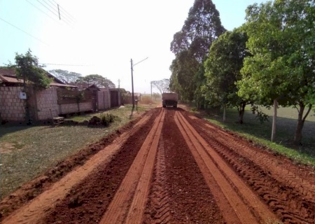 ANGÉLICA: Com mais de uma semana em Ipezal, Secretaria de Obras realiza limpeza completa e manutenção nas ruas do Distrito
