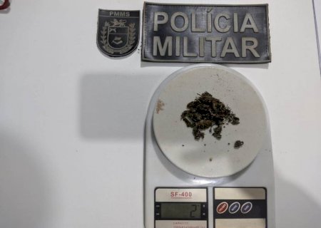 ANGÉLICA: Polícia Militar conduz duas pessoas para a delegacia portando drogas