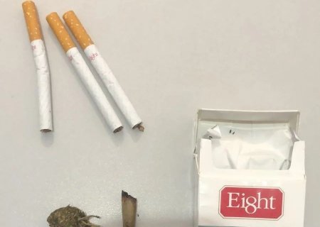 Polícia Militar conduz adolescente por porte de droga no interior de escola estadual, em Vicentina