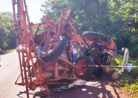 Morto em acidente entre caminh&atilde;o e trator era sitiante e tinha 67 anos