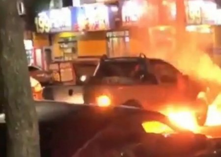 NAVIRAÍ: Carro é tomado por chamas ao parar em semáforo (VÍDEO)