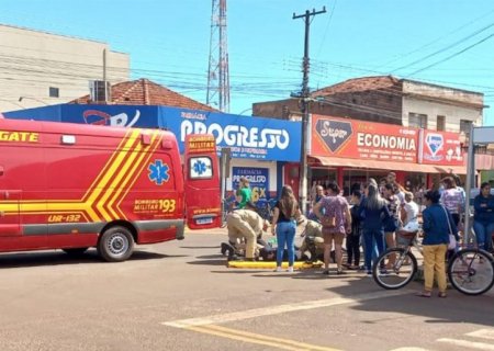 FÁTIMA DO SUL: Motociclista colide em carretinha rebocada por carro e sofre queda