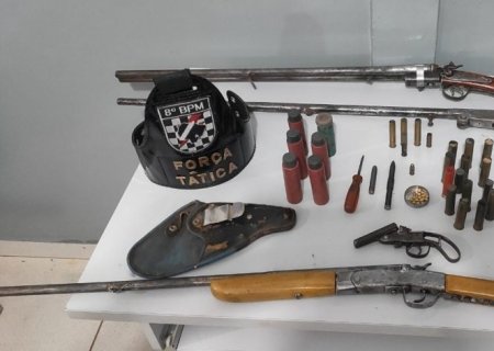 ANGÉLICA: Em ação conjunta, PM e Força Tática prendem homem por posse irregular de armas de fogo e munições