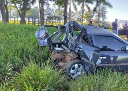 GLÓRIA DE DOURADOS: Gol fica partido ao meio em grave acidente na MS-145