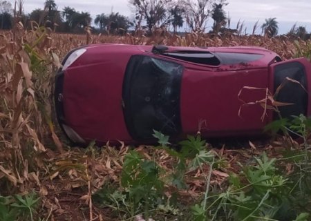 Capotamento deixa homem ferido no anel viário de Fátima do Sul