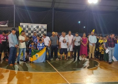 Prefeito Guga dá pontapé inicial na II Copa Novo Horizonte de Futsal e faz compromissos com o esporte local