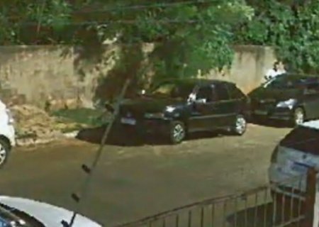 VÍDEO: ladrões em Gol levam um minuto e meio para furtar carro