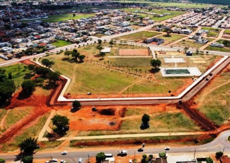 IVINHEMA: Prefeito Juliano Ferro fala sobre obras na praça de eventos sobre a venda dos terrenos (VÍDEO)
