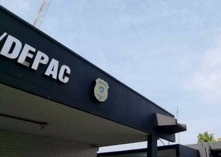 Homem é agredido por dupla armada na frente dos filhos