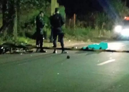Colisão entre motocicletas mata mulher e deixa dois gravemente feridos