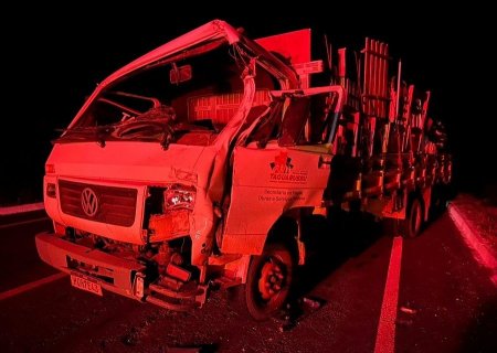 Caminhão da prefeitura de Taquarussu colide em trator na MS-473