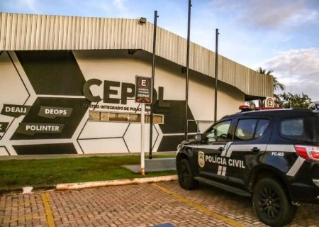 Motorista de aplicativo tem carro roubado por trio em MS