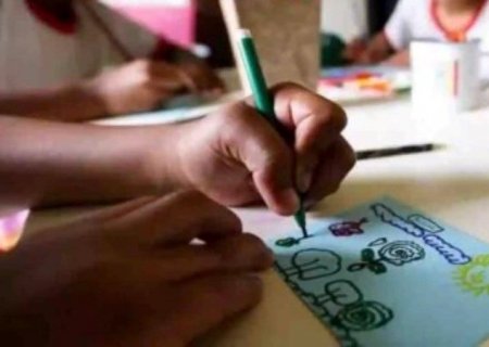 Pai denuncia escola por racismo após filha de 4 anos pedir para ‘arrancar o cabelo’