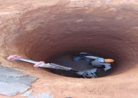 Trabalhador cai em poço de 6 metros em construção e é retirado com guindaste em MS