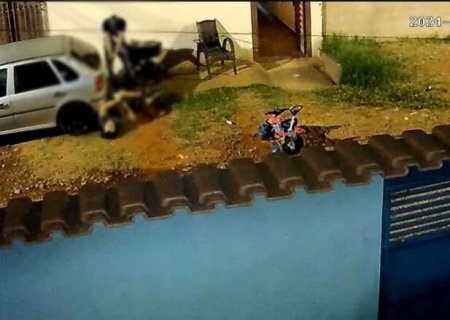 VÍDEO:  Câmera flagrou rapaz deixando filha no carrinho antes de ser morto