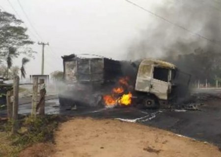 Colisão entre carretas tem explosão e morte de 4 pessoas em MS; Veja o vídeo