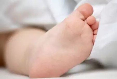 Mãe é presa em MS após tentar matar afogada bebê que nasceu com problema no coração em MS