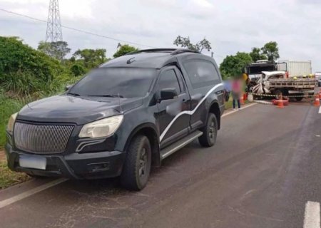 Acidente entre caminhonete e caminhão deixa três mortos na BR-163 em MS