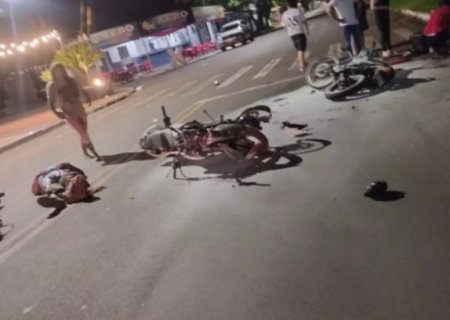 Motos pegam fogo e duas pessoas ficam feridos após batida em MS