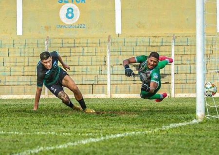 Pantanal goleia Coxim e assume liderança do Campeonato Estadual