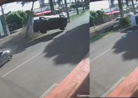 DEODÁPOLIS: Caminhonete é atingida por carro e capota (VÍDEO)