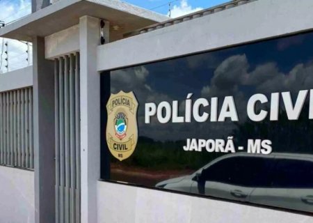 Caminhoneiro tomba carga de carne e morre preso às ferragens em rodovia de MS