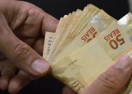 Dólar recua mais de 1% e real é a moeda com maior desempenho no mundo