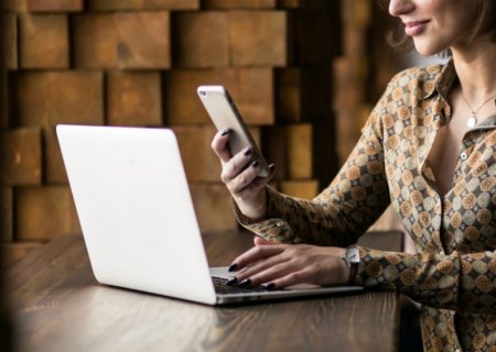 Internet está em 80 milhões de lares brasileiros e acessos disparam em áreas rurais, diz IBGE