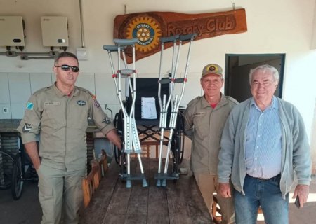 IVINHEMA: Bombeiros Militares doam cadeira de rodas e muletas ao Rotary