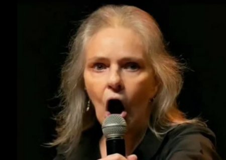 Morre Angela Ro Ro, aos 75 anos