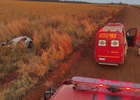 Capotamento mata mulher e deixa homem e adolescente feridos