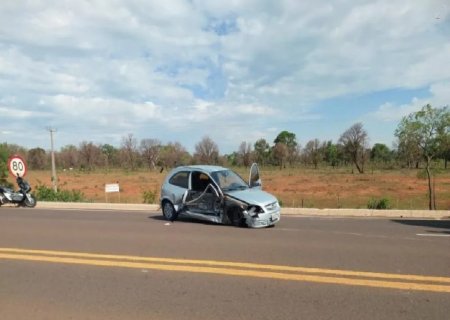 Colisão traseira na BR-267 deixa motorista ferida em Bataguassu