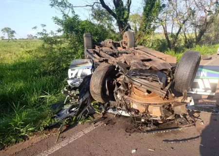 Colisão entre viatura da PM e carreta deixa um policial morto na MS-295
