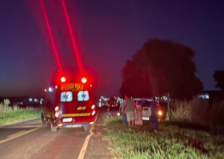 IVINHEMA: Mulher fica ferida após cair de moto ao desviar de buraco na BR-376