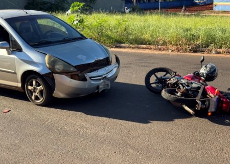 IVINHEMA: Acidente entre carro e moto deixa idoso ferido no Bairro Vitória