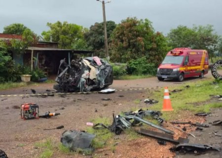 Douradense e filha morrem em acidente envolvendo três veículos