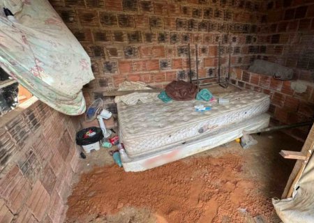 Adolescente é morto a tiros e esfaqueado enquanto dormia em Campo Grande