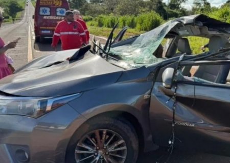 Grave acidente entre carro e carreta deixa feridos na BR-267