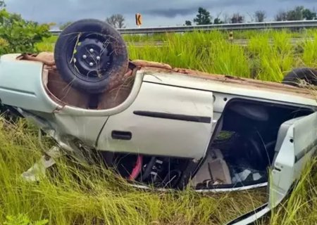 Motorista morre após veículo sair da pista e capotar MS-430