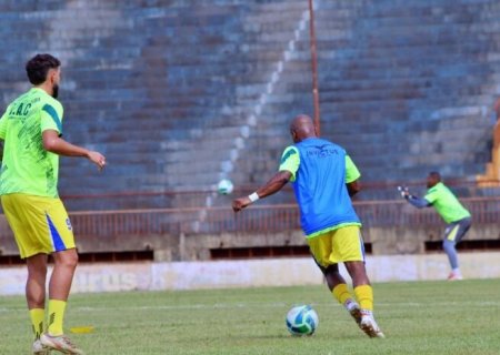 Jogadores do DAC relatam salários atrasados e ameaçam não jogar no domingo